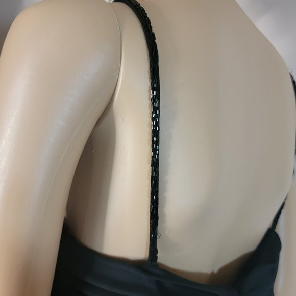 NWOT Gorgeous Mac Duggal Black Gown in V-Neck - Picture 5 of 7